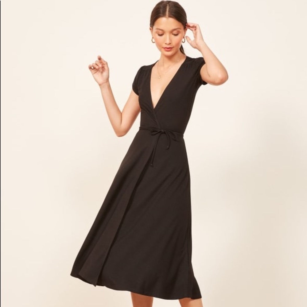 🗝 Reformation Becca Black Midi Dress
